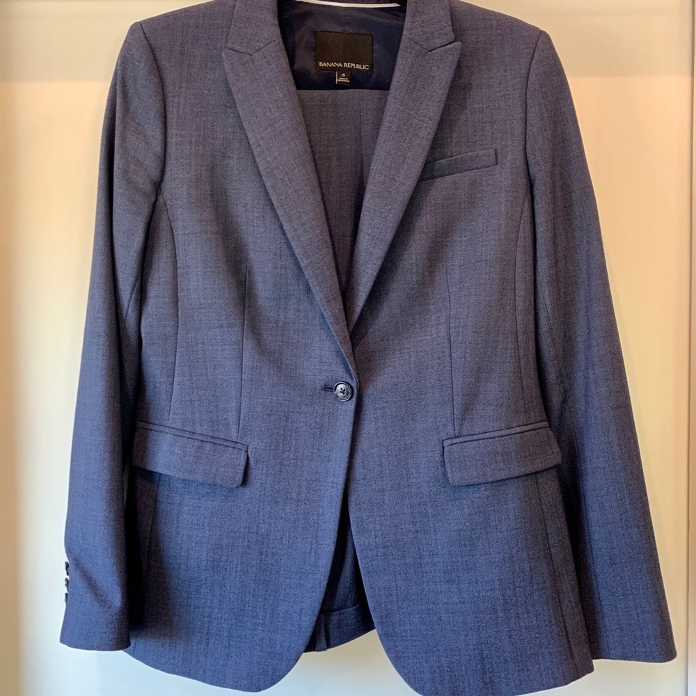 Lovely Banana Republic Blue Wool Suit 8/10L